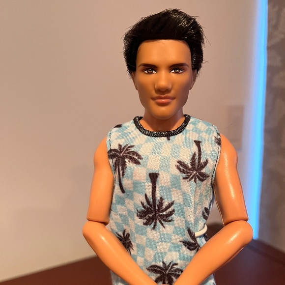 Barbie Doll 2009 Barbie Twilight Saga New Moon - Jacob - Picture 2 of 9